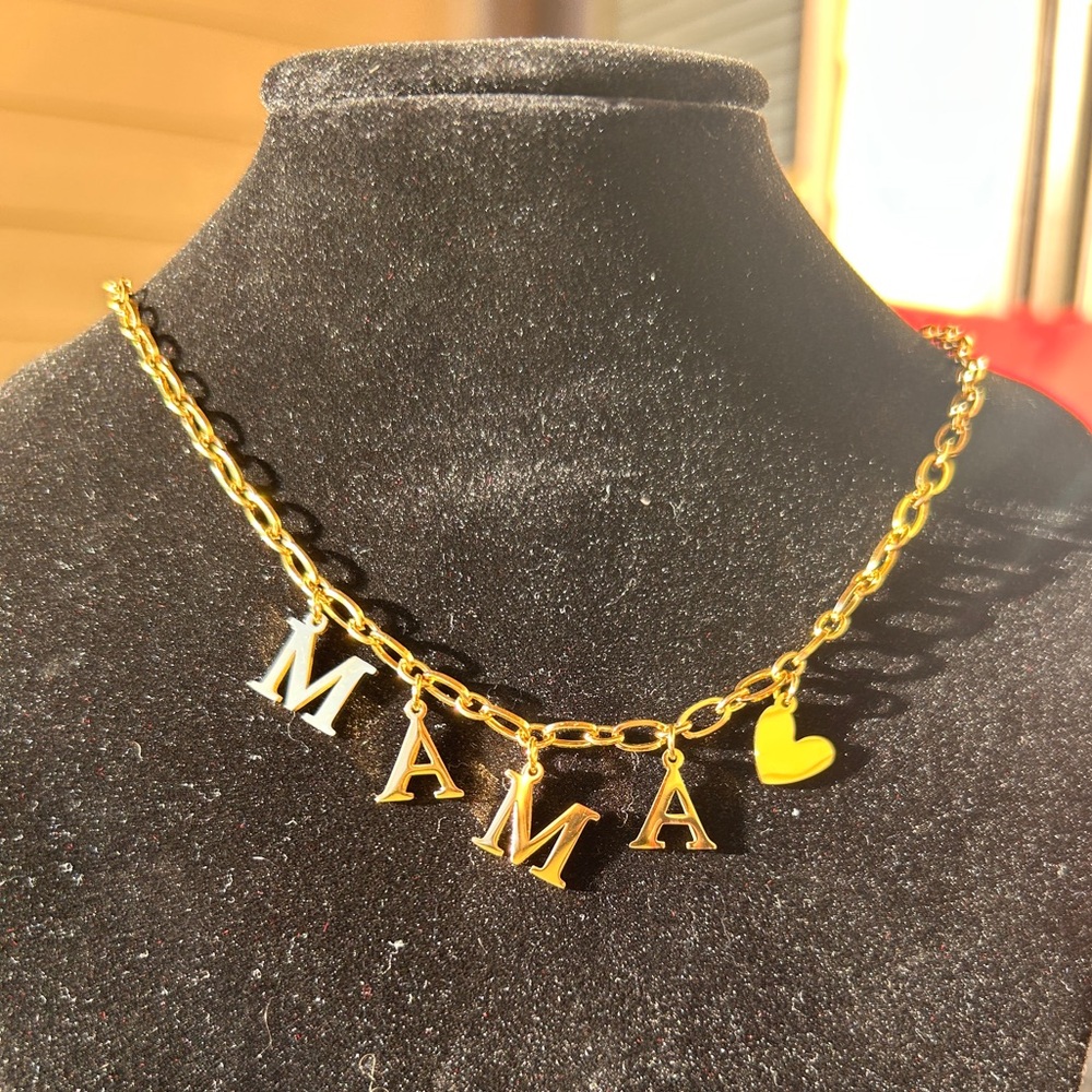 NWT 16” Oak & Ivy Gold 'MAMA' Letter Charm Necklace with Heart Accent - Picture 4 of 8